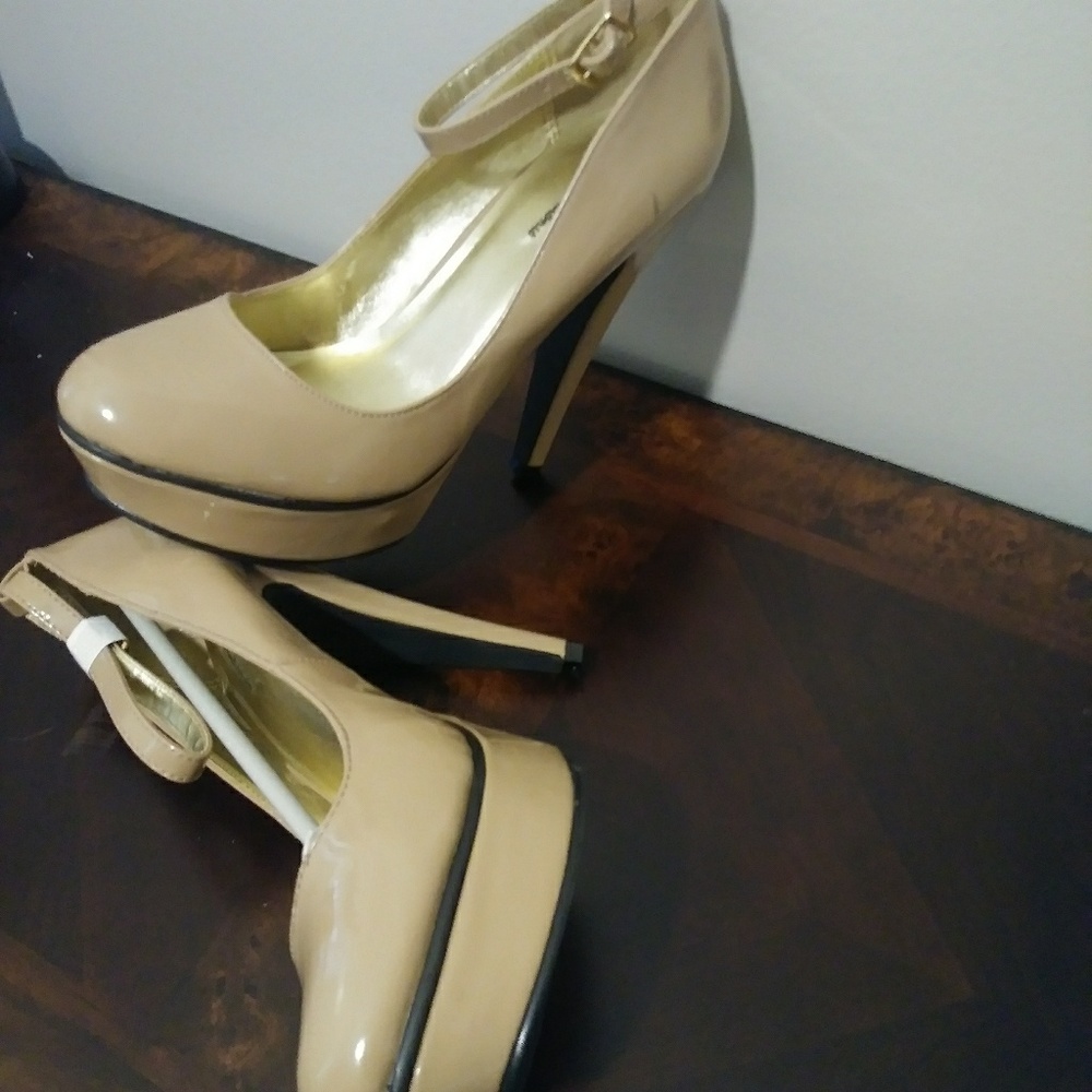 Shoes - Picture 2 of 3